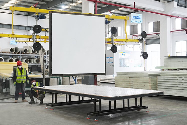 Montaje de paneles aislantes para camiones refrigerados