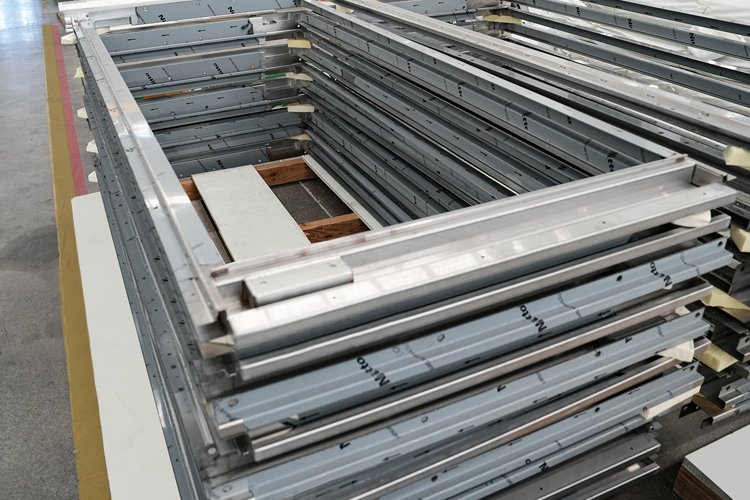 Proveedor de marcos de puerta lateral para carrocería de camión